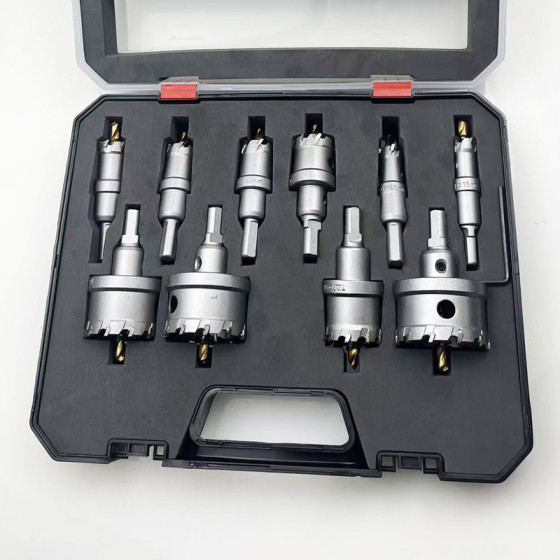 Otwieracz do otworów ze stopu